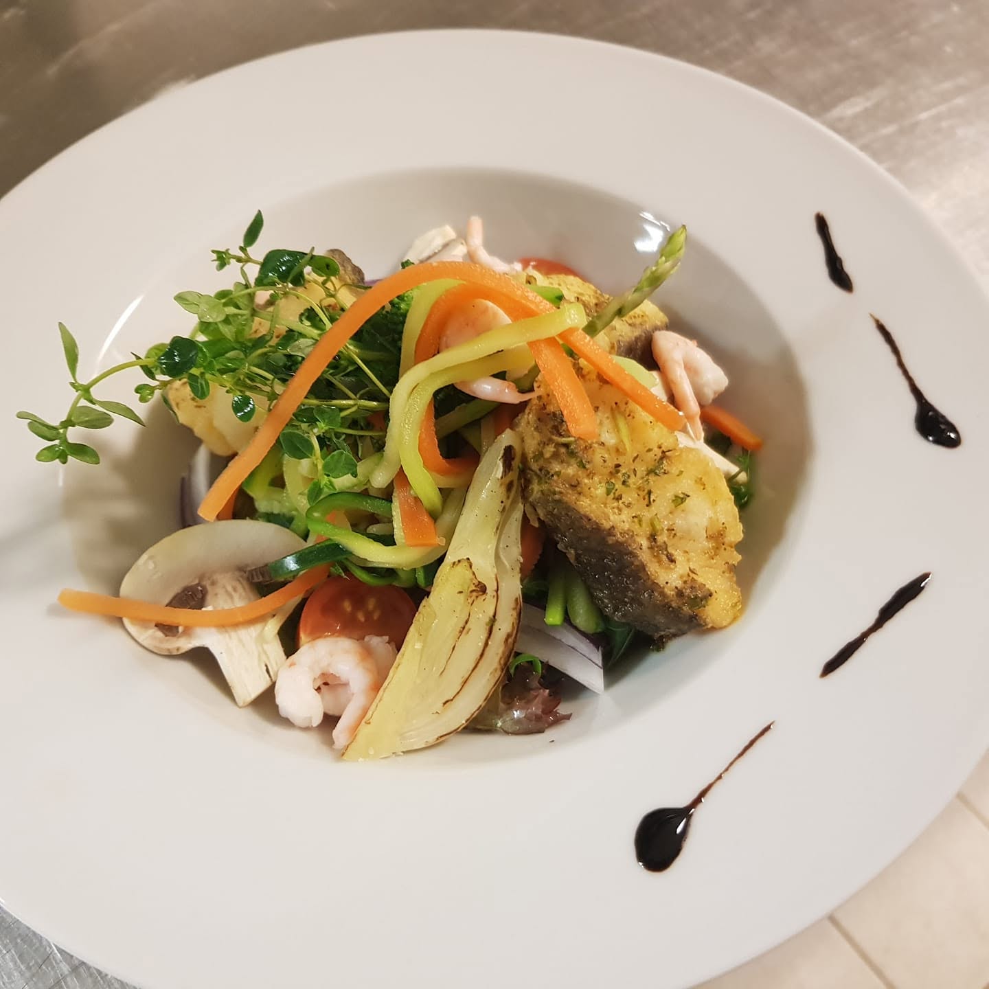 Frischer Meeresfrüchte-Salat